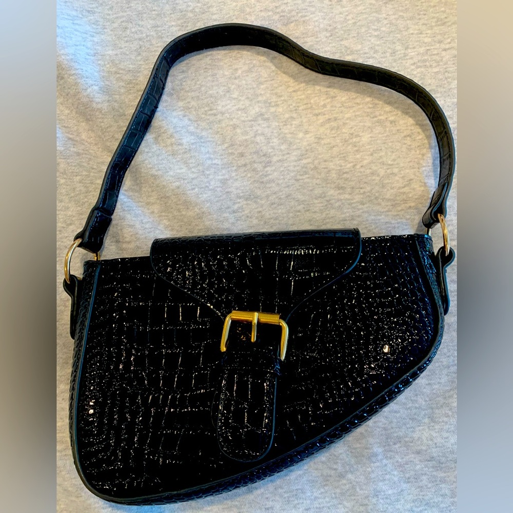 NWOT BLACK FAUX PATENT CROCODILE SHOULDER BAG